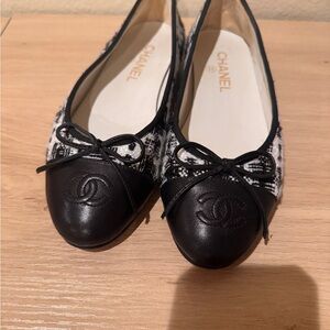 CHANEL Black & White Tweed Cap-Toe Ballet Flats